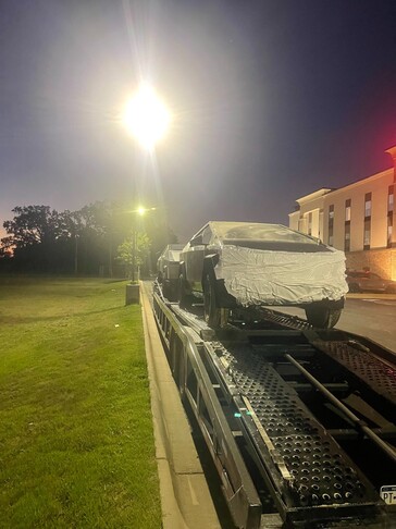 Presunta unità di crash test del Cybertruck