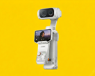 Il telecomando staccabile di Insta360 Luna Ultra ospita lo schermo OLED.