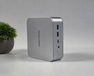 Vista delle porte anteriori di Minisforum M2 mini PC