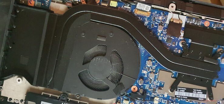 Due heat pipe per il T16 AMD - con uno spazio a sinistra, poiché la scheda madre proviene dal T14.