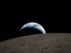Un'immagine che raffigura la Luna e la Terra.