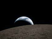 Un'immagine che raffigura la Luna e la Terra.