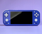 L’RG 55G1 presenta un design simile a quello dello Switch Lite. Nella foto: la console portatile da gioco nella versione Indigo.