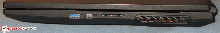 Lato destro: USB 3.2 Gen 2 (Type-A), Mini DisplayPort, lettore memory card (SD)