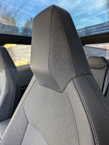 2026 Cybertruck AWD rivestimento dei sedili.