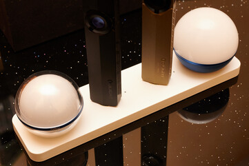 Supporto MCC completo, sia tramite dock ... (Fonte immagine: Andreas Sebayang/Notebookcheck.com)