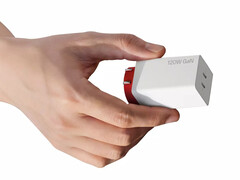 I due caricabatterie sono stati lanciati insieme all'Ace 6 Ultra. Nella foto: una foto promozionale dell'adattatore da 120W.