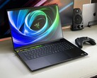 Recensione del portatile Razer Blade 18 2025 RTX 5090: Gamer estremamente veloce, ma relativamente silenzioso