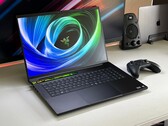 Recensione del portatile Razer Blade 18 2025 RTX 5090: Gamer estremamente veloce, ma relativamente silenzioso