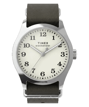 Timex Weekender New England TW2Y86600 con cassa color argento da 34 mm, quadrante color crema e cinturino in pelle verde scuro.