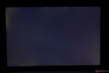 Moderata perdita di luce posteriore irregolare lungo gli angoli