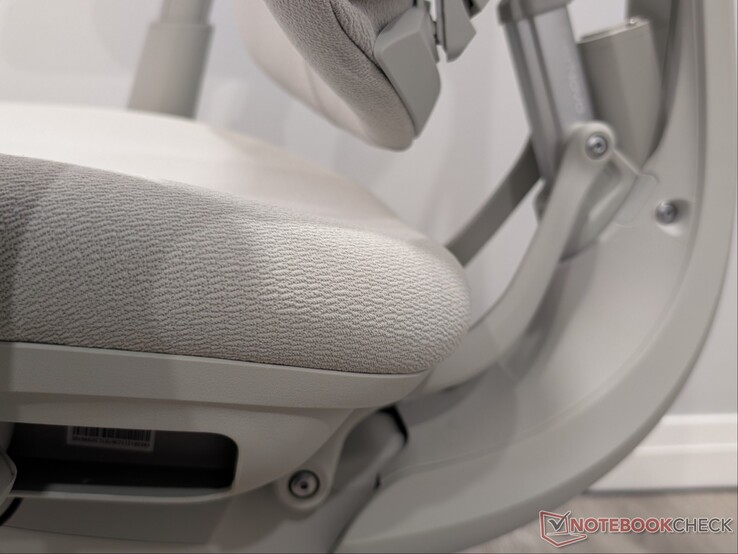 Schienale del sedile con schiuma più corta e più solida.