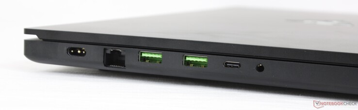 Lato sinistro: adattatore AC, 2.5 Gbit RJ-45, 2x USB 3.2 Gen. 2, USB-C 3.2 Gen. 2, 3.5 mm combo audio