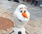 Un robot Olaf basato sull'AI si è improvvisamente rovesciato a Disneyland Paris.