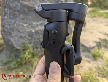 Pulsante di accensione e porta di ricarica USB-C