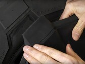 I copriruota Cyber di Tesla sembrano causare qualche problema al pick-up "costruito per qualsiasi pianeta". (Fonte immagine: T Sportline su YouTube)