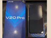 Confermata la doppia fotocamera anteriore (Source: Twitter via MySmartPrice)