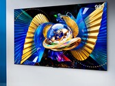 Il C10M integra 2.304 zone di regolazione locale della luminosità, con una zona per ogni LED, oltre a un chip di controllo combinato della luce e del colore basato sull’intelligenza artificiale che si occupa dell’elaborazione.