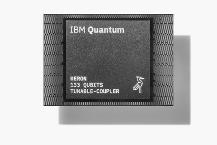 Vista dall'alto del processore quantistico IBM Heron con 133 qubit (Immagine: IBM)