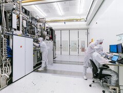 Il tribunale olandese incarcera l&#039;ex ingegnere di ASML e NXP per aver trasmesso segreti sui chip alla Russia. Nella foto: Camera bianca ASML EUV (Fonte: ASML)