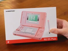 L’Anbernic RG DS Plus verrà spedito in una confezione che riporta il colore del dispositivo portatile.