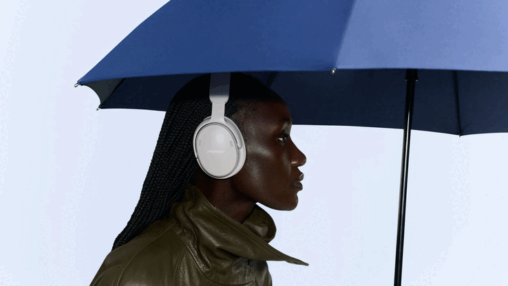 L’autonomia della batteria è stimata fino a 24 ore, oppure 18 ore con la funzione Immersive Audio attivata; una ricarica rapida di 15 minuti garantisce 2,5 ore di autonomia aggiuntiva.