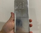 Il OnePlus 10 Pro sembrerà un Galaxy S21 Ultra dal retro. (Fonte immagine: Fathom Bracelets & @xleaks7) 