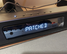 Un'immagine della Creative Katana V2X con il testo "Patched" visibile su di essa.