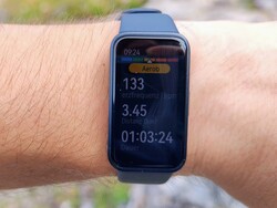 Il Huawei Band 8 non è in grado di regolare automaticamente i livelli di luminosità