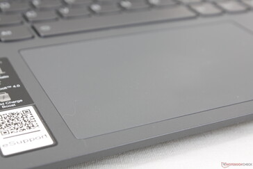 La superficie grigia opaca del clickpad è soggetta a un'antiestetica patina di grasso con il tempo