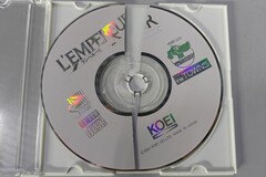 Il CD che si è rotto mentre veniva pulito e lucidato con cura.