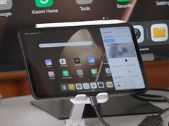 Lo Xiaomi Pad Mini collegato ad un monitor esterno tramite una delle sue porte USB 3.2 Type-C. (Fonte: Xiaomi)