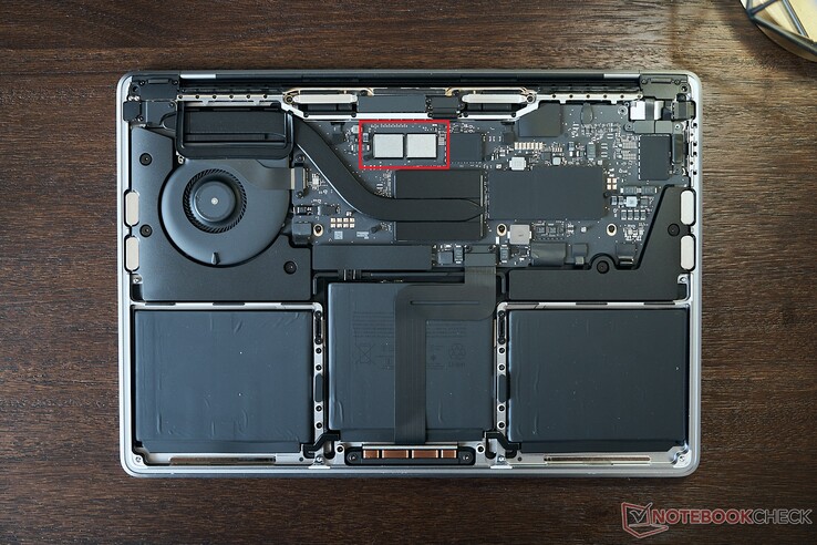 2022 Apple MacBook Pro 13 con chip M2 e SSD da 1 TB - due chip di archiviazione.