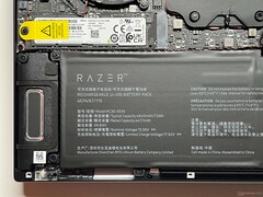 SSD M.2-2280, batteria e modulo altoparlante
