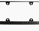 La nuova targa "Powered by the sun" (immagine: Tesla)