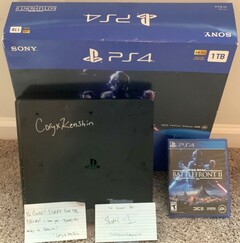 Console PlayStation 4 autografata da CoryxKenshin ora su eBay per 25.000 dollari (Fonte: eBay)