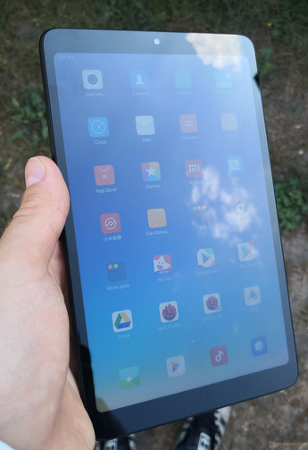 Lo Xiaomi Mi Pad 4 (LTE) all' aperto e all' ombra