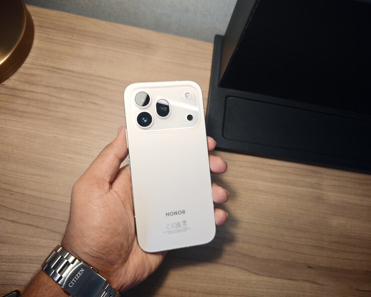 Il sito Honor 600 Pro vanta una tripla configurazione di fotocamera posteriore 