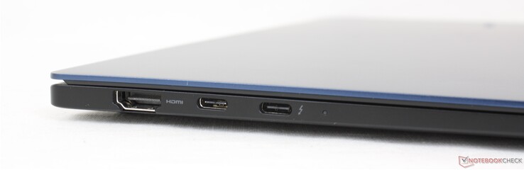 A sinistra: HDMI, USB-C con DisplayPort + Power Delivery, USB-C con Thunderbolt 4 + DisplayPort + Power Delivery