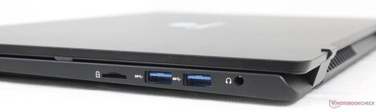 A destra: Lettore MicroSD, 2x USB-A 3.0, cuffie da 3,5 mm