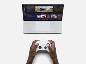 Gioco su un Surface Laptop Studio e un controller Xbox Series. (Fonte immagine: Microsoft)