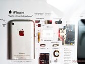 XreArt smonta prodotti come l'iPhone di prima generazione Apple e ne impacchetta i componenti in una cornice. (Immagine: Notebookcheck)