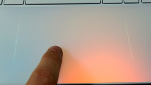 Il touchpad ha un bell'aspetto ma non è molto pratico.