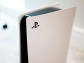 La PlayStation 5 Slim potrebbe non essere molto più piccola del modello attuale, nella foto. (Fonte: Charles Sims)