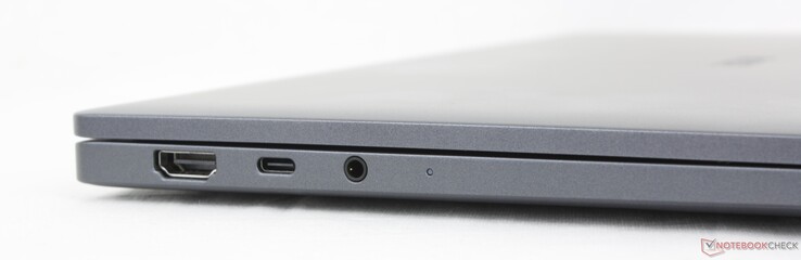 Sinistra: HDMI 2.1, USB-C Thunderbolt 4 con DisplayPort 2.1 + Power Delivery 3.1, cuffie da 3,5 mm