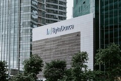 Il logo di ByteDance sull'edificio degli uffici dell'azienda a Singapore (Fonte: Claudio Schwarz - Unsplash)