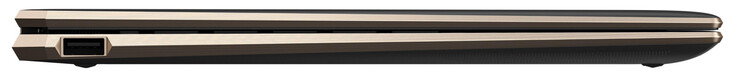 Lato sinistro: una porta USB 3.2 Gen 2 Type-A