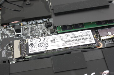 slot M.2 2280 occupato. La nostra unità di prova viene spedita con un veloce SSD NVMe PC WDC SN730 da 1 TB che rivaleggia con il Samsung PM981a