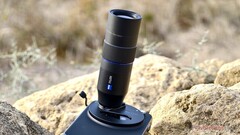 Oltre a Vivo X300 Ultra, è previsto il lancio di un nuovo teleconvertitore e di Vivo X300 Max; secondo quanto riferito, è prevista anche una mini fotocamera Vivo per il 2026.