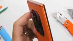 L'X2 Pro può sopravvivere? (Fonte: JerryRigEverything via YouTube)